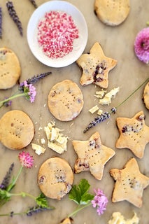 White Chocolate & Cranberry Shortbread