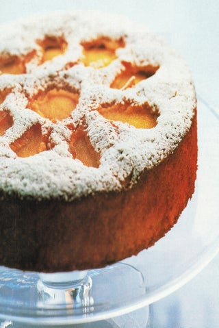 Goat's yoghurt, ginger and pear syrup cake